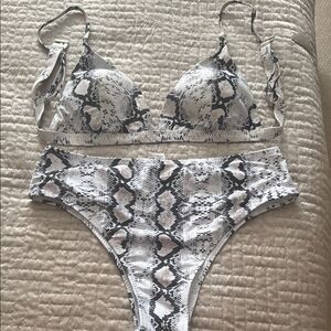 Snakeskin Print Women's Intimate Set